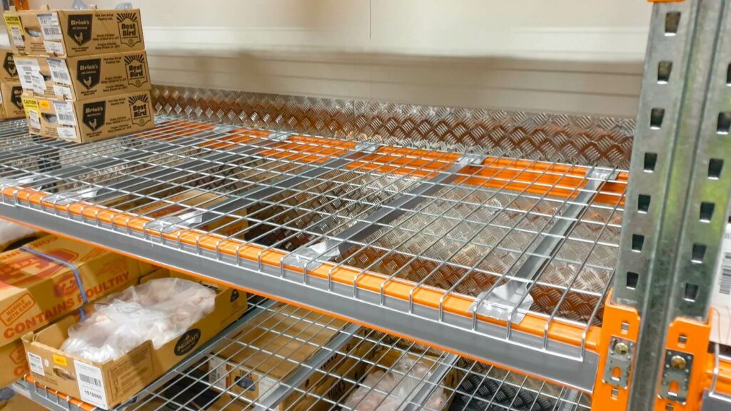 Pallet racking mesh decking